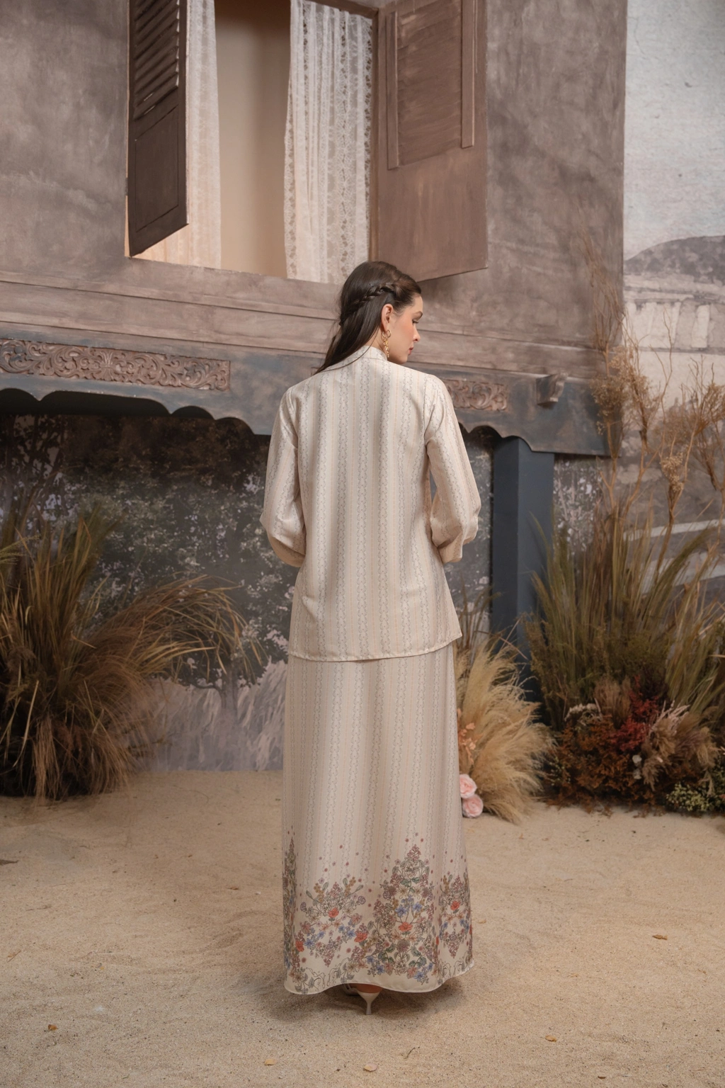 Meutia One Set in Ivory Pearl - Gambar 2