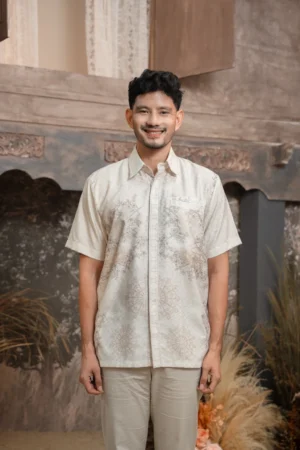 Meutia Shirt Men in Ivory Pearl