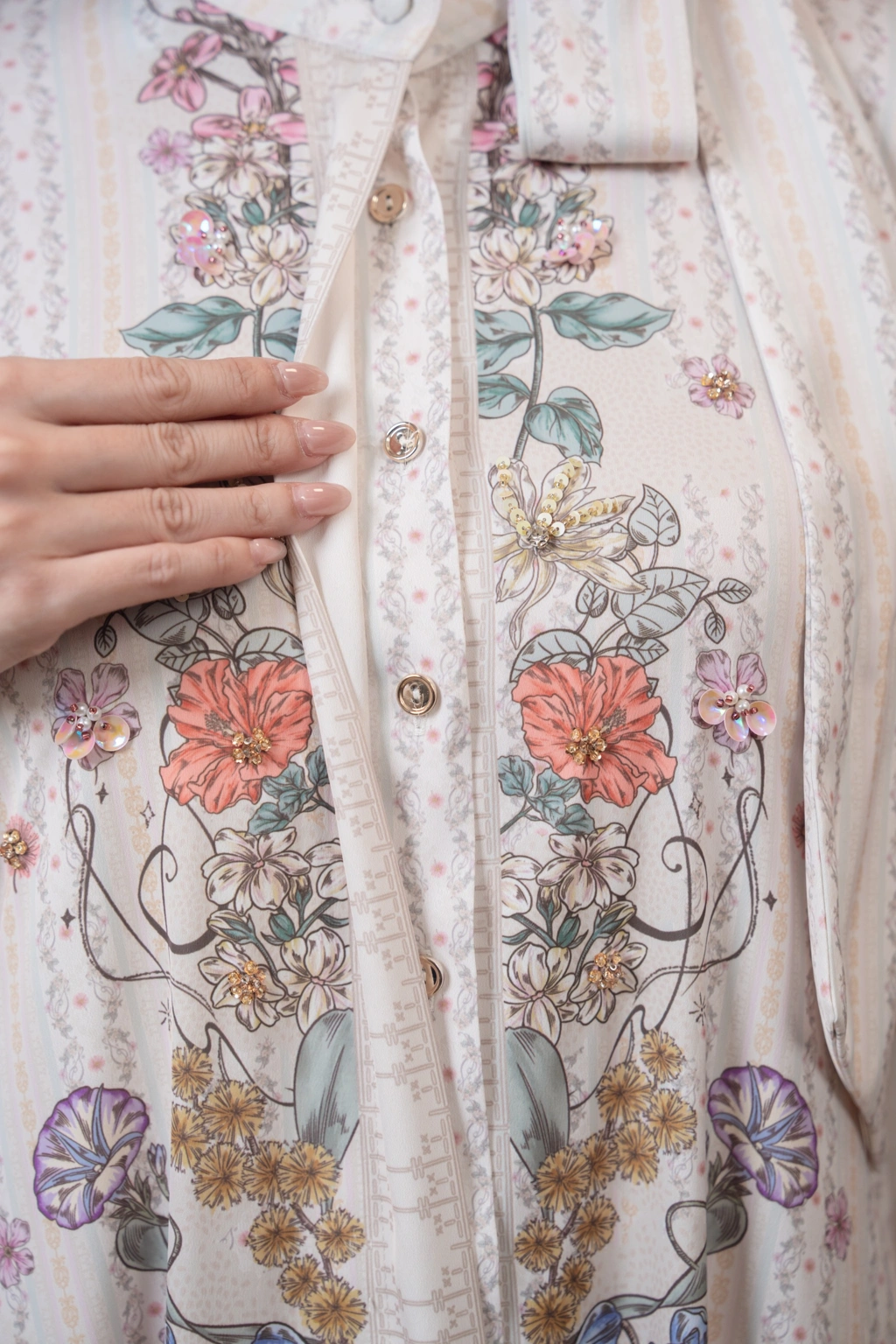 Meutia Dress in Ivory Pearl - Gambar 3