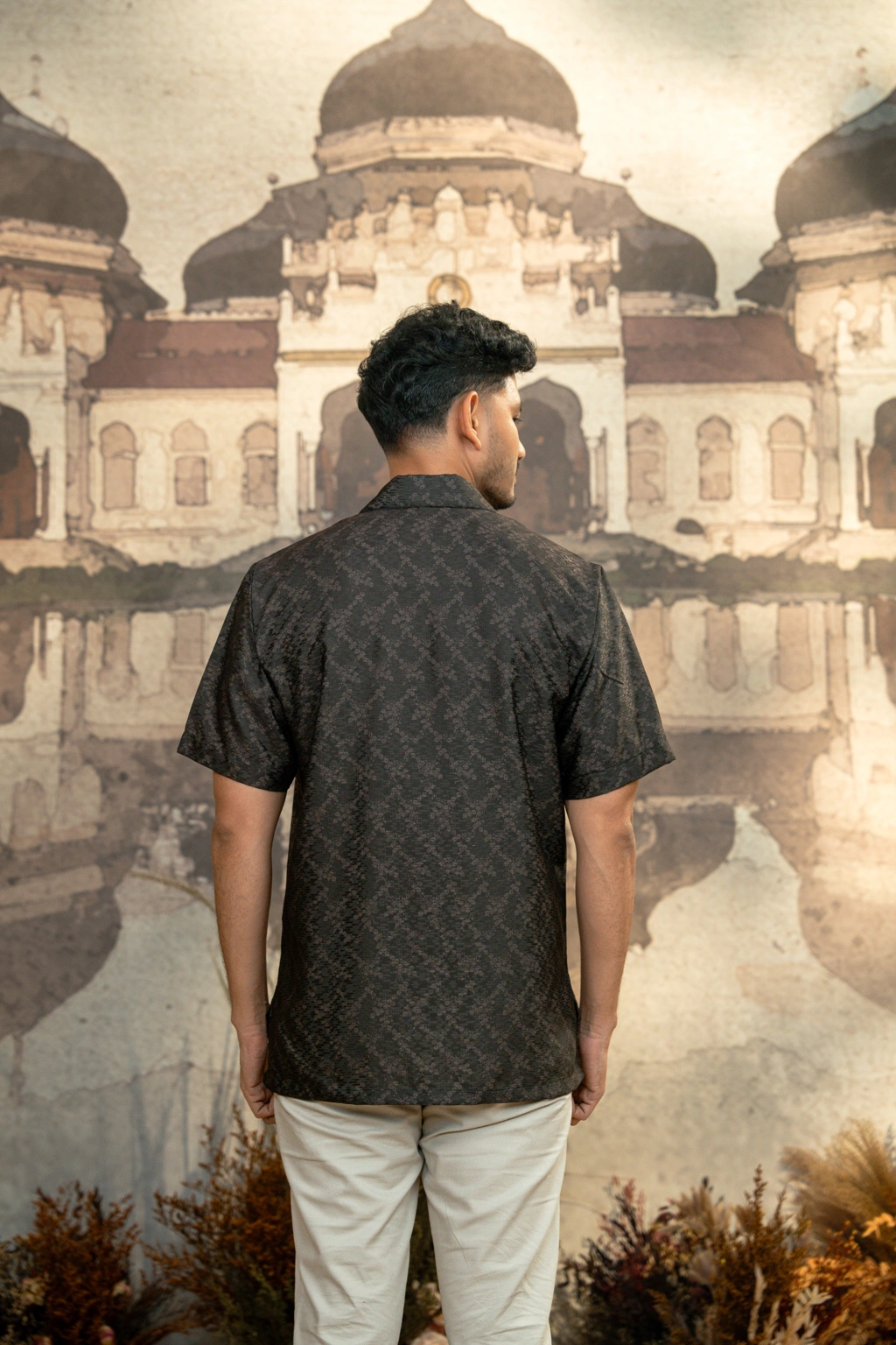Meutia Shirt Men in Charcoal Black - Gambar 6