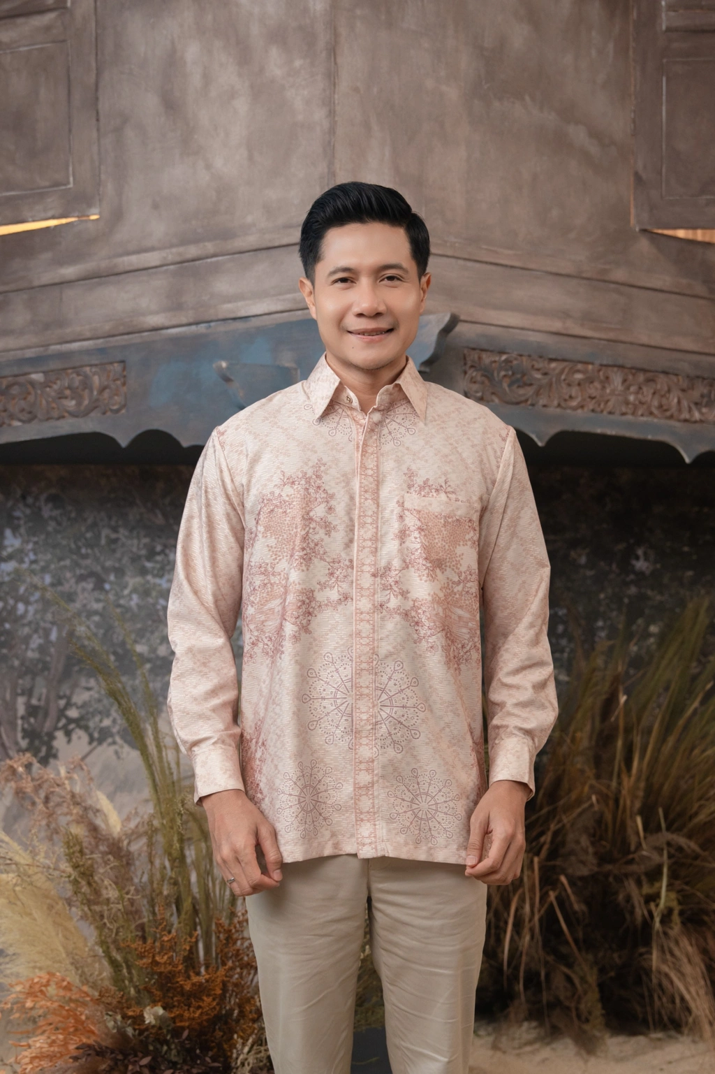 Meutia Shirt Men in Woodrose - Gambar 2