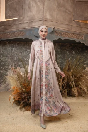 Meutia Dress in Woodrose