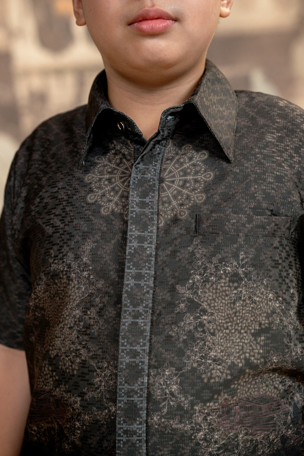 Meutia Shirt Boys in Charcoal Black - Gambar 2
